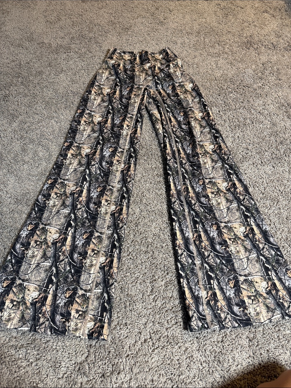 Camo Wide-Leg Leggings